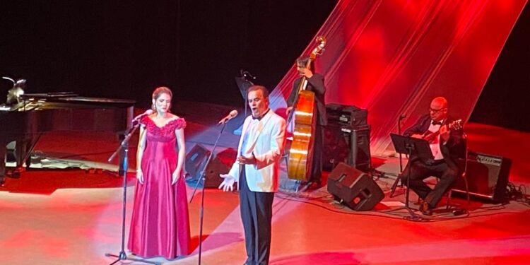 Tenor Fernando de la Mora enamora victorenses con emotivo repertorio