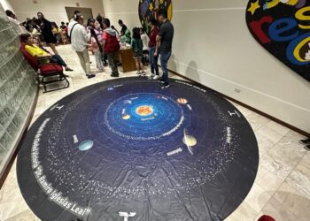 Cientos de familias acudieron al planetario del Museo TAMUX y contemplaron el eclipse