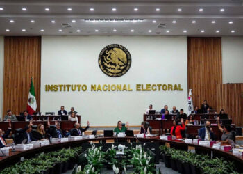 INE hace llamado serio a Xóchitl y ordena a Claudia suspender gira