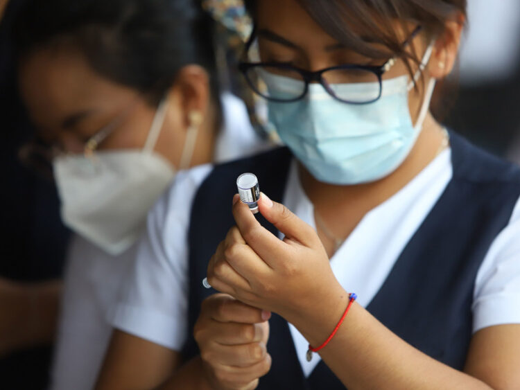 Vacuna contra covid-19 de Pfizer obtiene opinión favorable para su venta en México