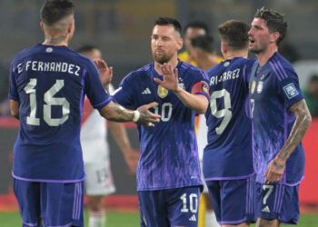 Lionel Messi anota ‘doblete’ en triunfo de Argentina sobre Perú