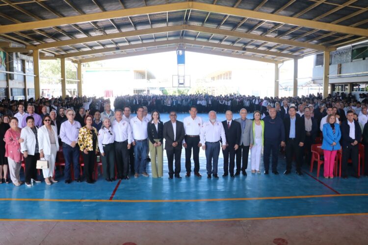 Felicita Alcalde Mario López a la comunidad del CBTIS 189 de Matamoros por 40 aniversario