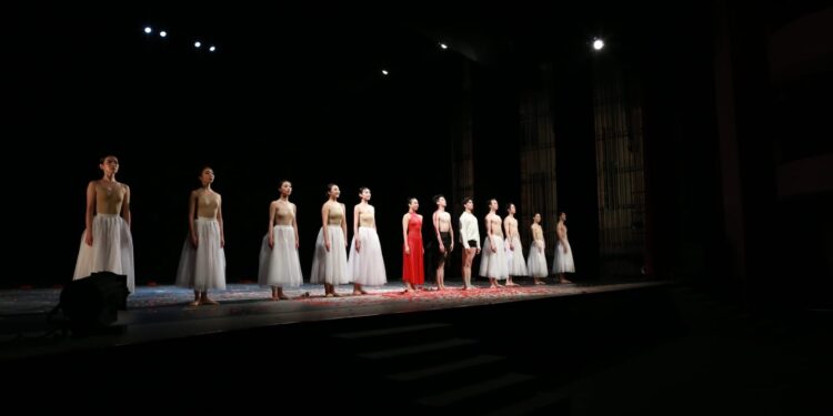 Danza contemporánea de China presente en el Festival de la Costa del Seno Mexicano