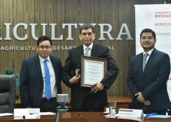 Entrega SADER Premio Nacional de Sanidad Animal 2023 al MVZ Benjamín Jara Guillén