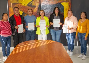 Firma Gobierno de Matamoros, a través de SECUDE, convenio con Comparsa tradicional Los Palmares