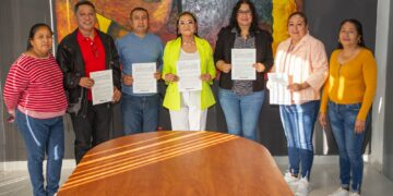 Firma Gobierno de Matamoros, a través de SECUDE, convenio con Comparsa tradicional Los Palmares
