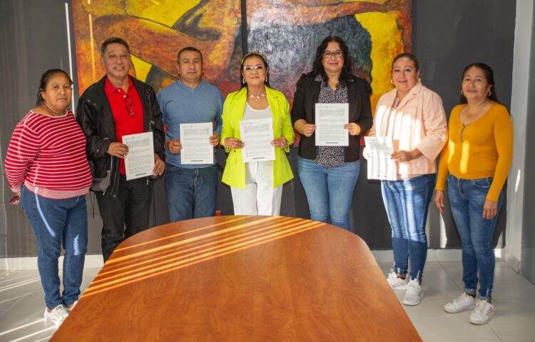 Firma Gobierno de Matamoros, a través de SECUDE, convenio con Comparsa tradicional Los Palmares