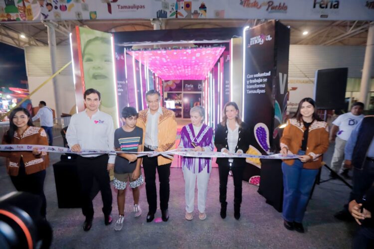 Américo y María inauguran el stand del DIF Estatal en la Feria Tamaulipas 2023