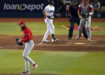 Philadelphia vence a Arizona y da un paso más al clásico de otoño