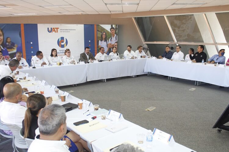Presenta UAT nuevo modelo de bachillerato a preparatorias incorporadas