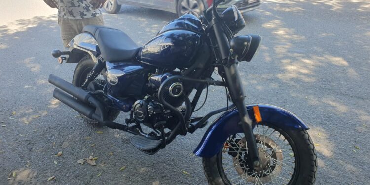 Jeep derriba a motociclista en el bulevar López Mateos