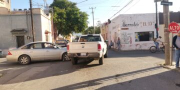 Conductor de camioneta omite alto en 13 y Bravo ocasionando choque