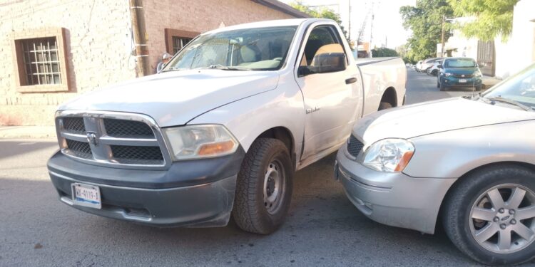 Conductor de camioneta omite alto en 13 y Bravo ocasionando choque