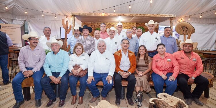 Entregan ganaderos al gobernador donativo con causa para el DIF Tamaulipas