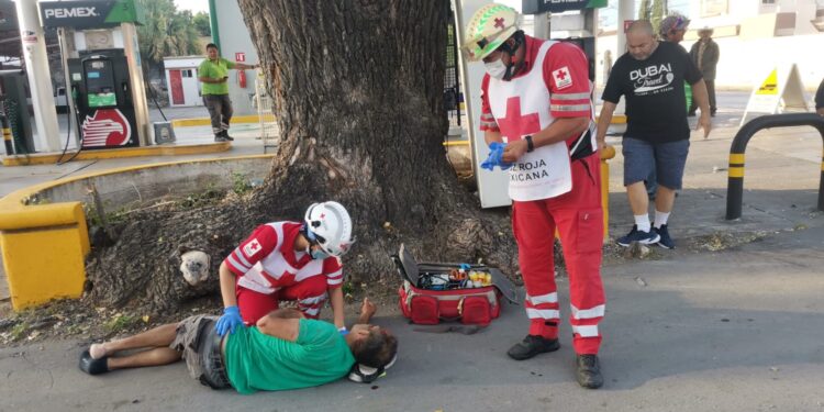 Auto arrolla a motociclista que omitió alto en crucero del 13 y Carrera Torres