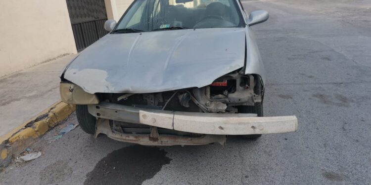 Auto arrolla a motociclista que omitió alto en crucero del 13 y Carrera Torres