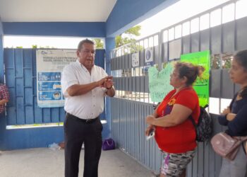 Cierran escuela para exigir maestros en primaria de Col. A. Las Playas