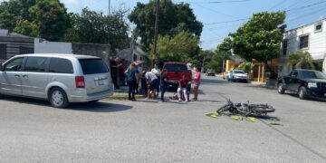 Camioneta embiste a motocicleta y lesiona a pareja en Cd. Victoria