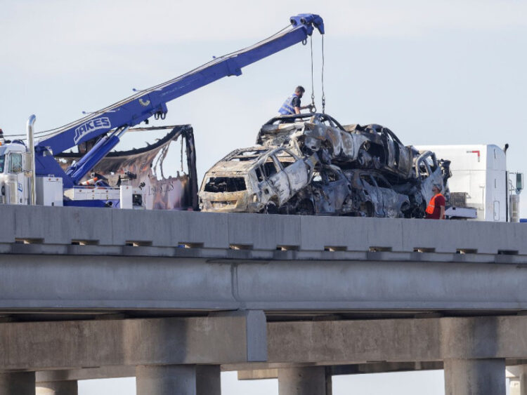 Niebla provoca carambola de 158 vehículos en Nueva Orleans, EU; mueren siete