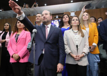 El panista Arturo Salinas protesta como gobernador interino de Nuevo León
