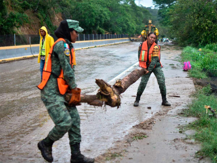 Reabren autopista México-Acapulco tras paso del huracán OTIS