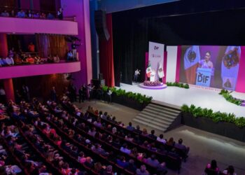 Rinde Lucy Rodríguez de Gattás  Segundo Informe del DIF Victoria