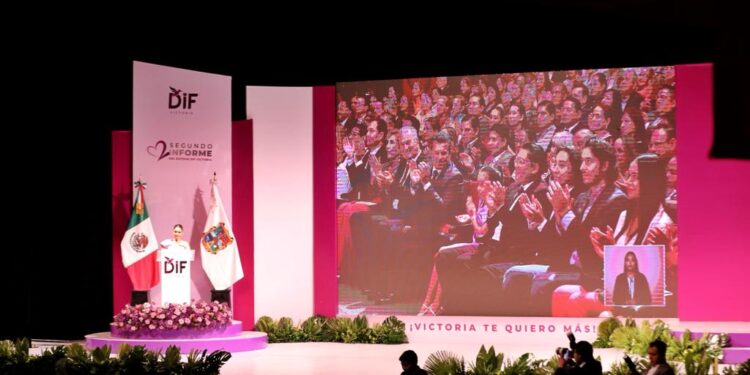 Rinde Lucy Rodríguez de Gattás Segundo Informe del DIF Victoria