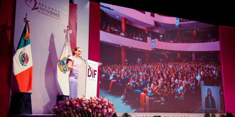 Rinde Lucy Rodríguez de Gattás Segundo Informe del DIF Victoria
