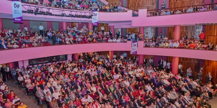 Rinde Lucy Rodríguez de Gattás Segundo Informe del DIF Victoria