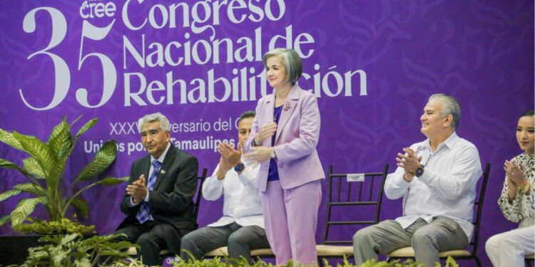 Inauguran gobernador y presidenta del DIF Congreso de Rehabilitación y festejan 35 años del CREE