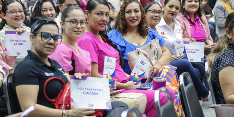 Inauguran gobernador y presidenta del DIF Congreso de Rehabilitación y festejan 35 años del CREE