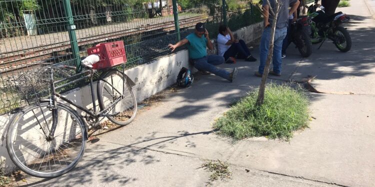 Dos heridos al atravesarse un ciclista a motociclistas