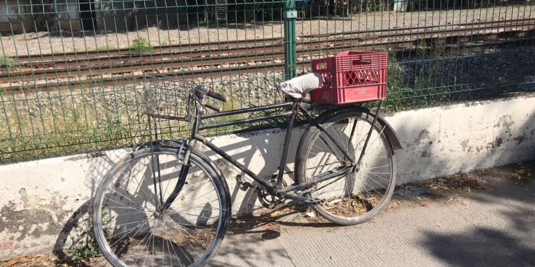 Dos heridos al atravesarse un ciclista a motociclistas