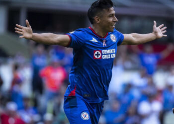 Cruz Azul vence 1-0 a León en el estadio Azteca