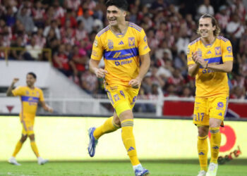 Tigres de UANL humilla 4-0 a las Chivas en el estadio Jalisco.