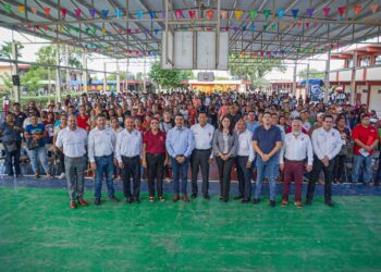 Entrega Gobierno de Matamoros becas del programa “Nadie Atrás, Nadie Fuera” en CBTIS 135