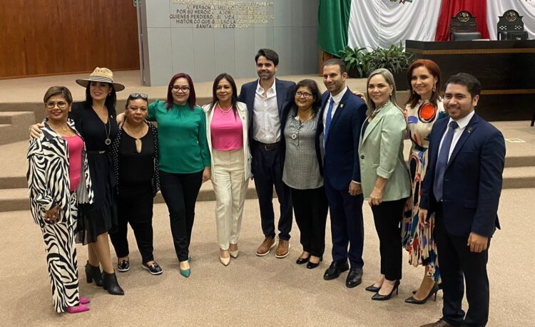 Diputados panistas se quejan de incongruencia de Úrsula Salazar en el Congreso