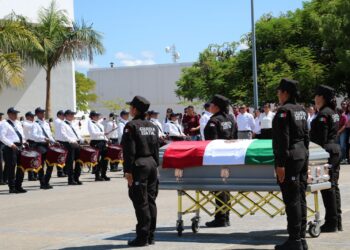 Rinden honores fúnebres a policía de la Guardia Estatal