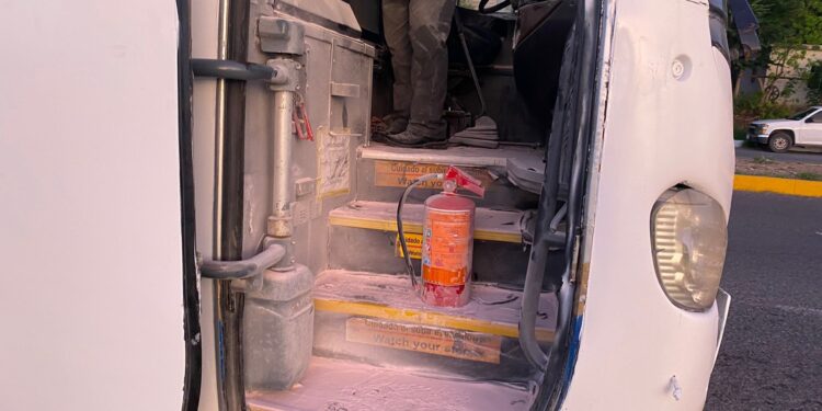 Obreros viven momentos de pánico al confundir gas de extintor con humo