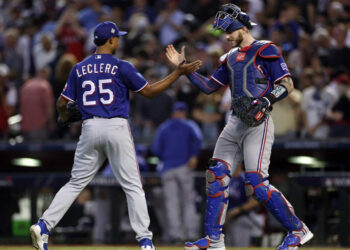 Rangers se lleva tercer juego al vencer 3-1 a los D’Backs en el ‘Clásico de Otoño’