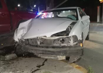 Enésimo choque vehicular en el crucero Flores Morán ( 18 y Zaragoza)