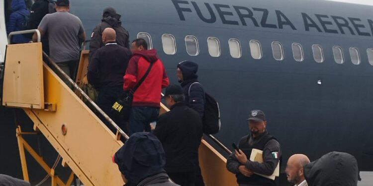 Trasladan a 67 reos de alta peligrosidad a 5 penales federales de México