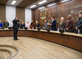 Toma Mario López, protesta a Ángel Benito Gómez, en sexta regiduría de Matamoros