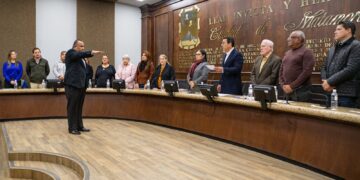 Toma Mario López, protesta a Ángel Benito Gómez, en sexta regiduría de Matamoros