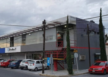 Muere joven de 17 años afuera de un gym; tomó agua y se desvaneció