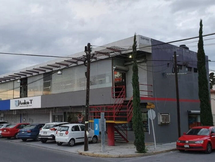 Muere joven de 17 años afuera de un gym; tomó agua y se desvaneció