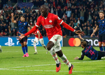 ‘Chucky’ Lozano y PSV rescatan empate en Champions Vs Sevilla