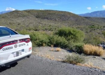 Cinco heridos al volcar automóvil en la carretera Jaumave-Victoria