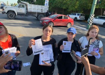 Familiares de desaparecidos cierran vialidad frente a Casa de Gobierno