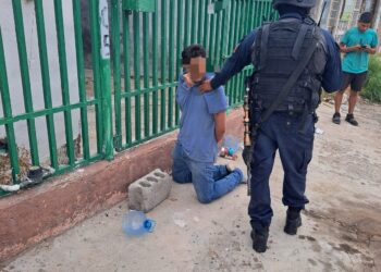 Lo sorprenden intentando robar motocicleta, ya está detenido